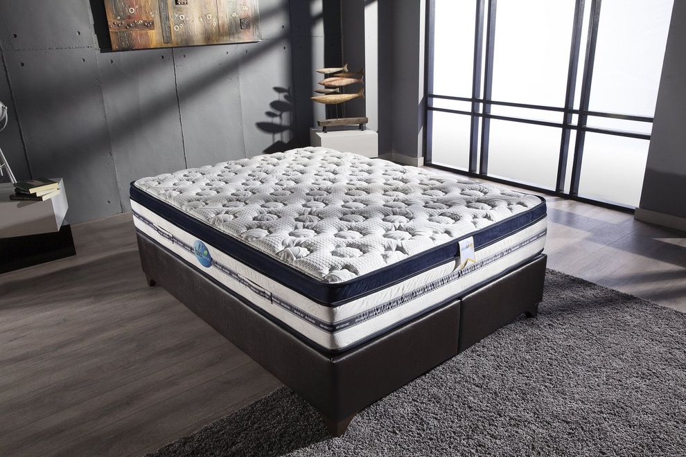 Luxury fabric 13-inch queen mattress by Istikbal