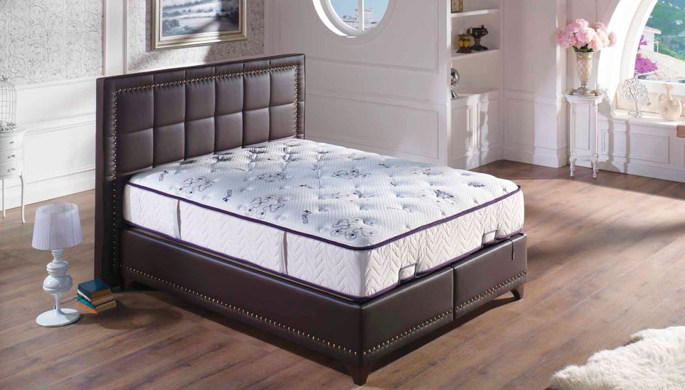 Plush mattress 12 inch height by Istikbal