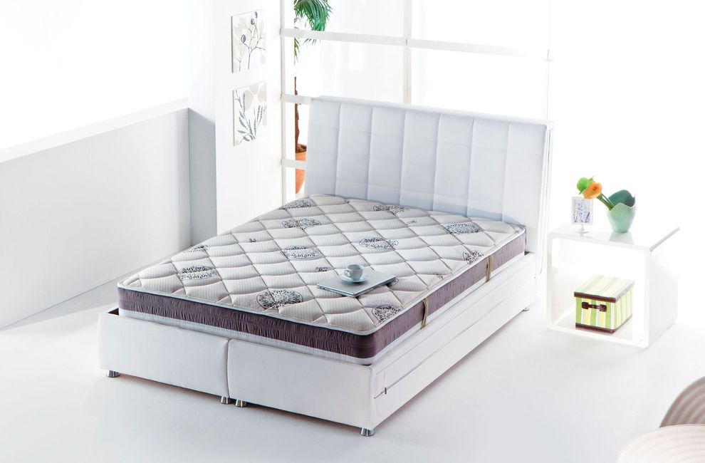 9 inch firm mattress in king size by Istikbal