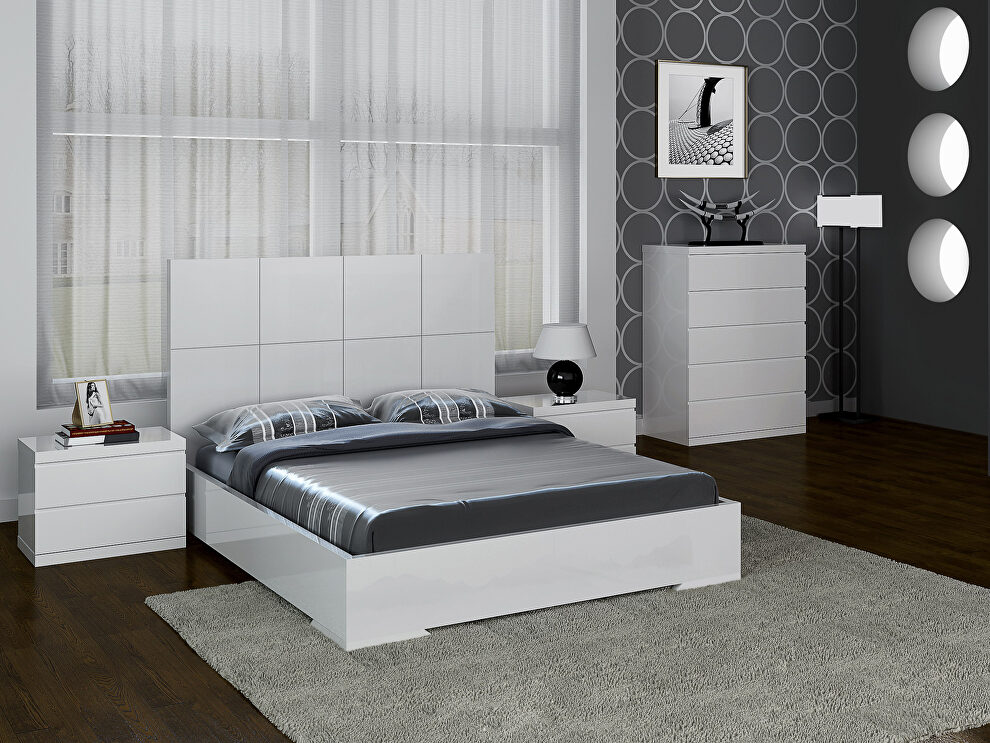 Squares design in headboard, high gloss white full bed by Whiteline 