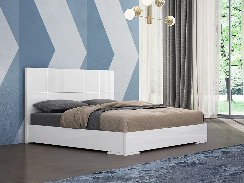 Squares design in headboard, high gloss white king bed by Whiteline 