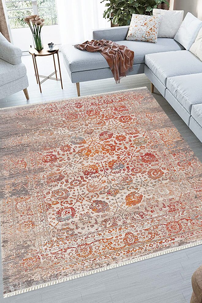 Decorative polyester ornate rug by Whiteline 