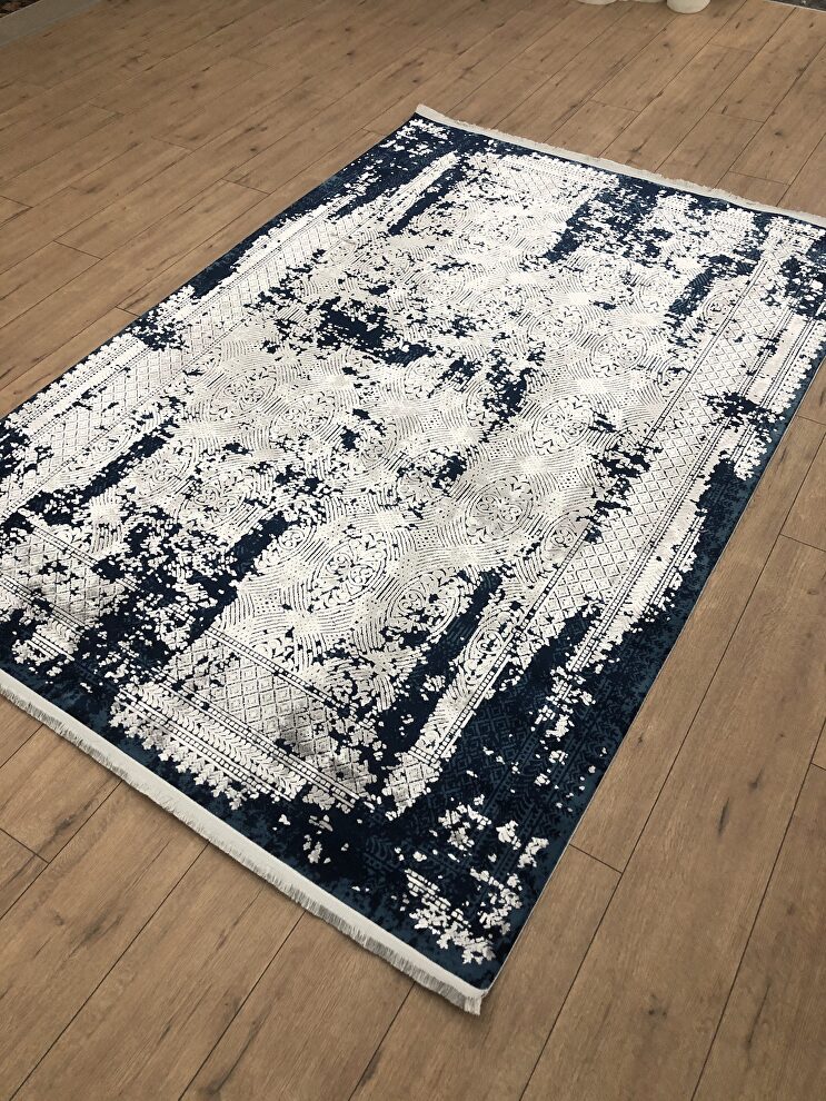 Decorative viscon rug by Whiteline 