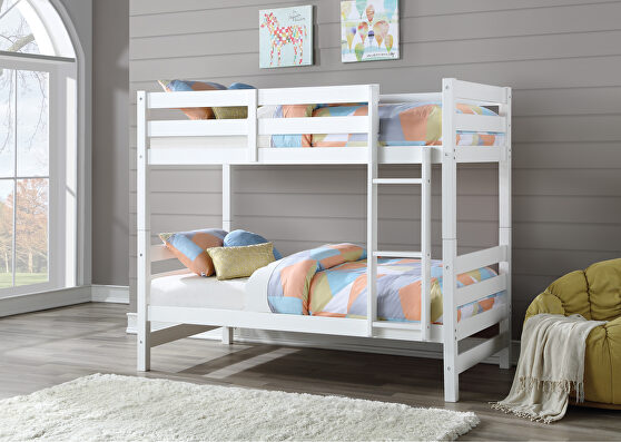 White twin/twin bunk bed