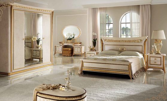 Classic style glossy Italian king size  bedroom set