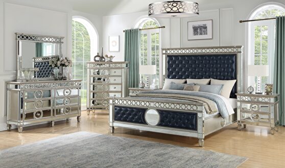 Contemporary style queen bed in silver finish wood