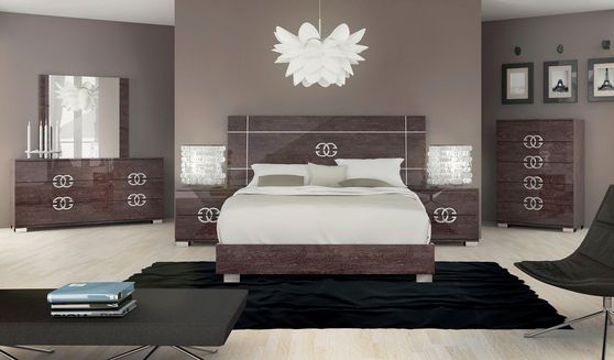 Stylish modern cognaq lacquer bedroom set