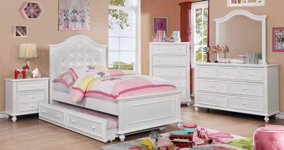 Traditional style white finish youth bedroom