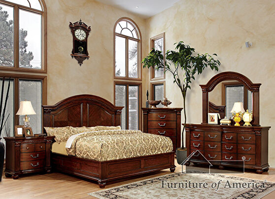 Traditional style cherry finish queen bed