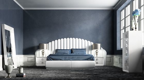White tiered headboard full size contemporary bed