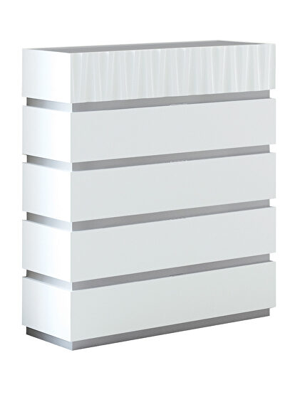 Contemporary white European style chest