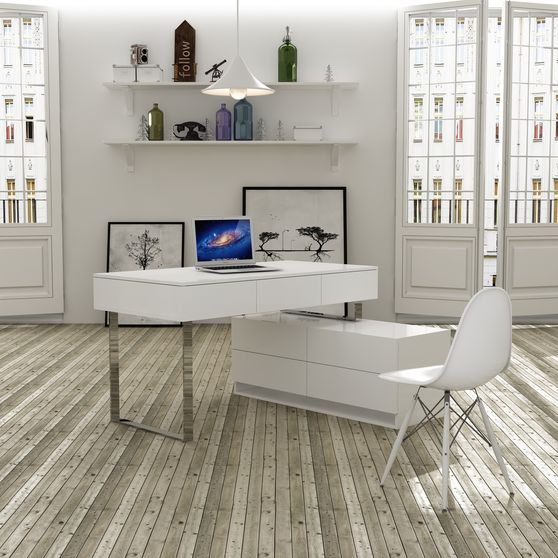 Modern desk in white lacquer