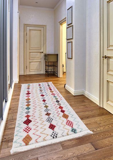2'3x 7'2 Modern Moroccan White area rug