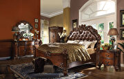 Pu & cherry queen bed in traditional style main photo