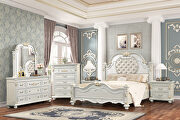 Traditional style queen bed in white finish wood main photo