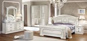 Aida (White/Silver) Classic touch elegant traditional queen bed