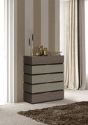 Contemporary glossy chest of drawers