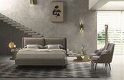 Taupe fabric Italy-made modern platform king bed main photo