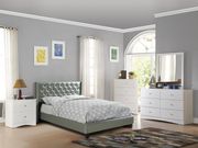 Silver faux leather tufted full bed w/ platform main photo